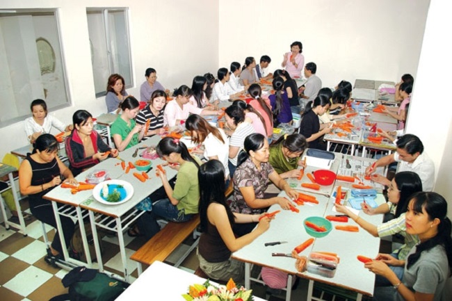 Phụ nữ theo học tại Nhà văn hoá Phụ Nữ Thành phố Hồ Chí Minh