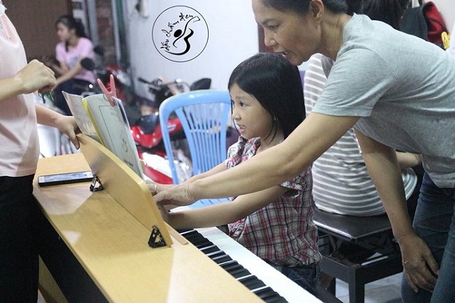 Trung tâm học đàn piano ở TPHCM – Trung Tâm Dấu Chấm Đen